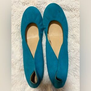 J.Crew teal velvety ballerina slip one! Super comfy and a great color! Sz9